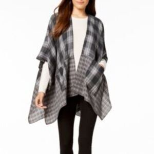 STEVE MADDEN City Chic Plaid Poncho with Pockets OSFM